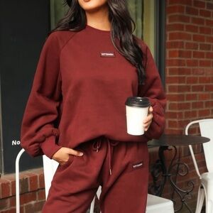 Burgundy kittenish crewneck